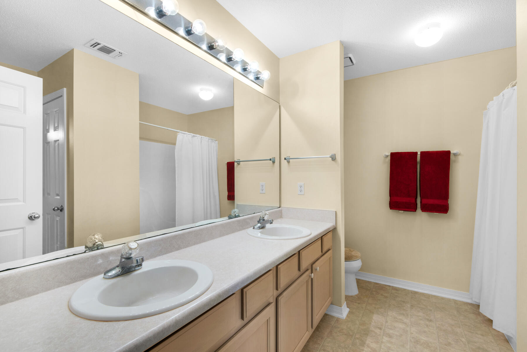 MAGNOLIA SQUARE - Residential