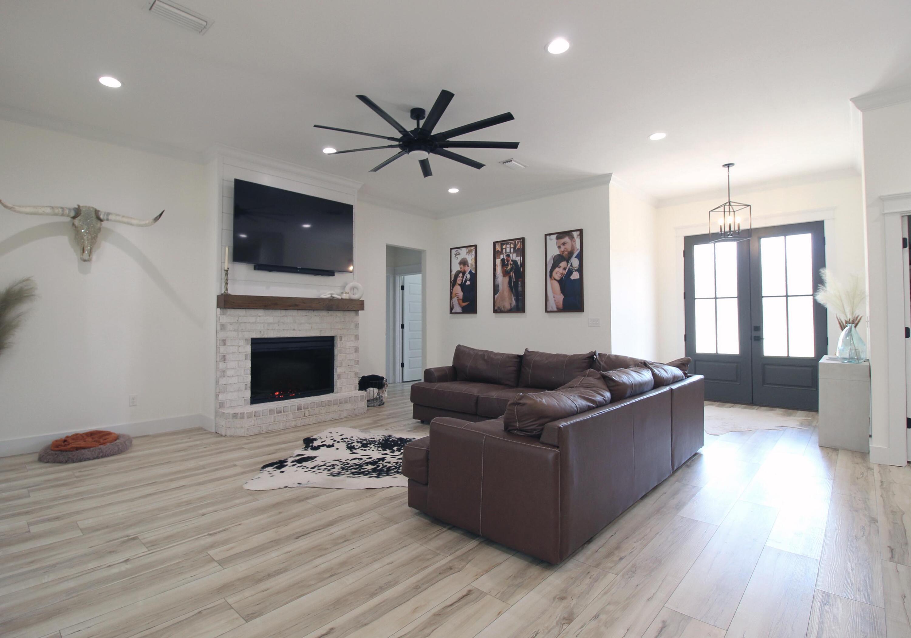 HIDDEN SPRINGS - Residential