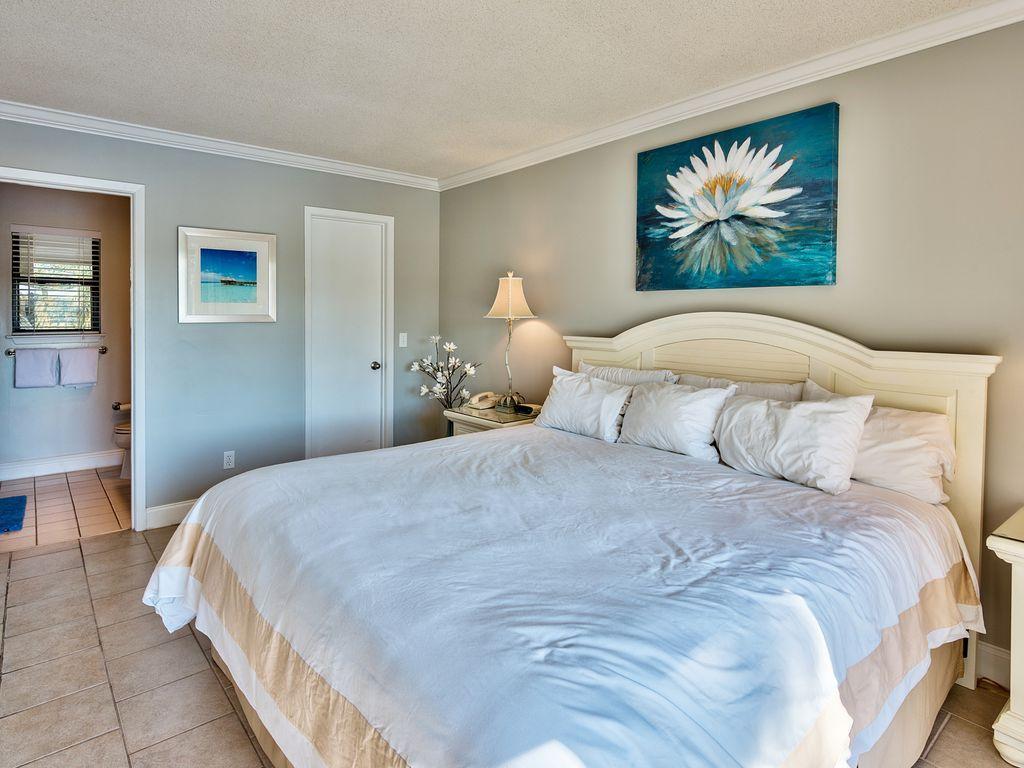 HARBOUR POINT CONDO - Residential