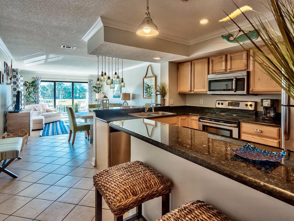 HARBOUR POINT CONDO - Residential