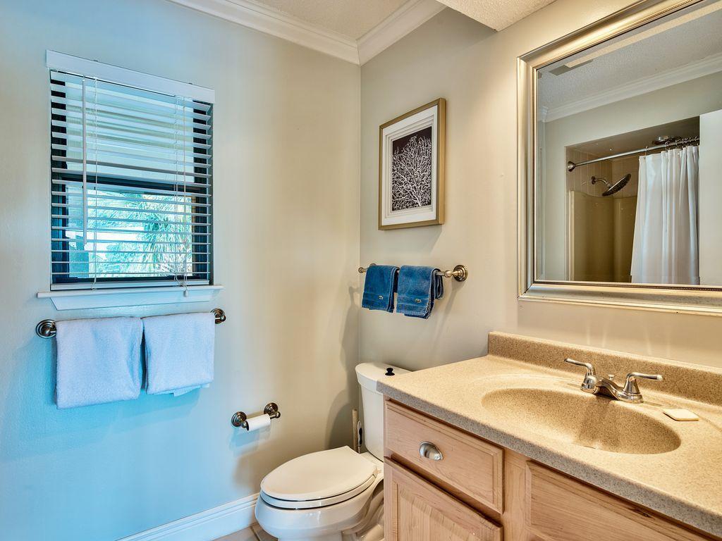 HARBOUR POINT CONDO - Residential