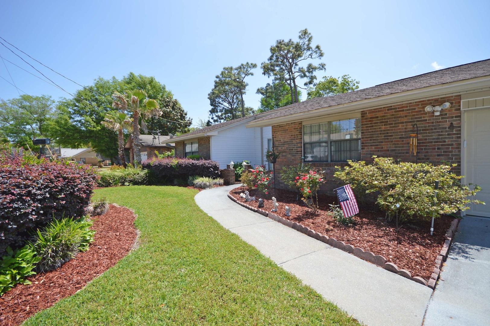 TANGLEWOOD S/D 1ST ADDN Lot 42 Blk A - Residential