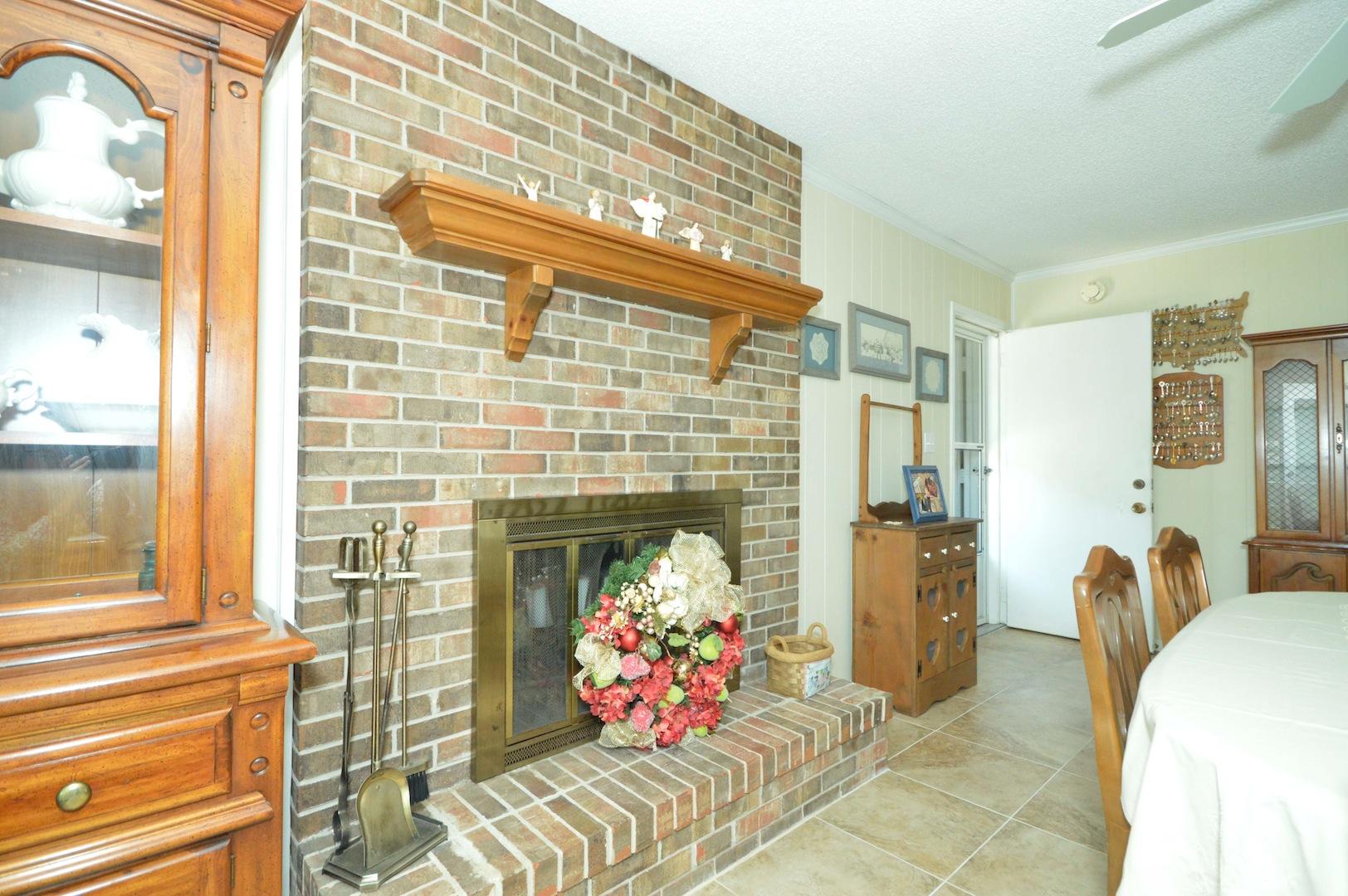 TANGLEWOOD S/D 1ST ADDN Lot 42 Blk A - Residential