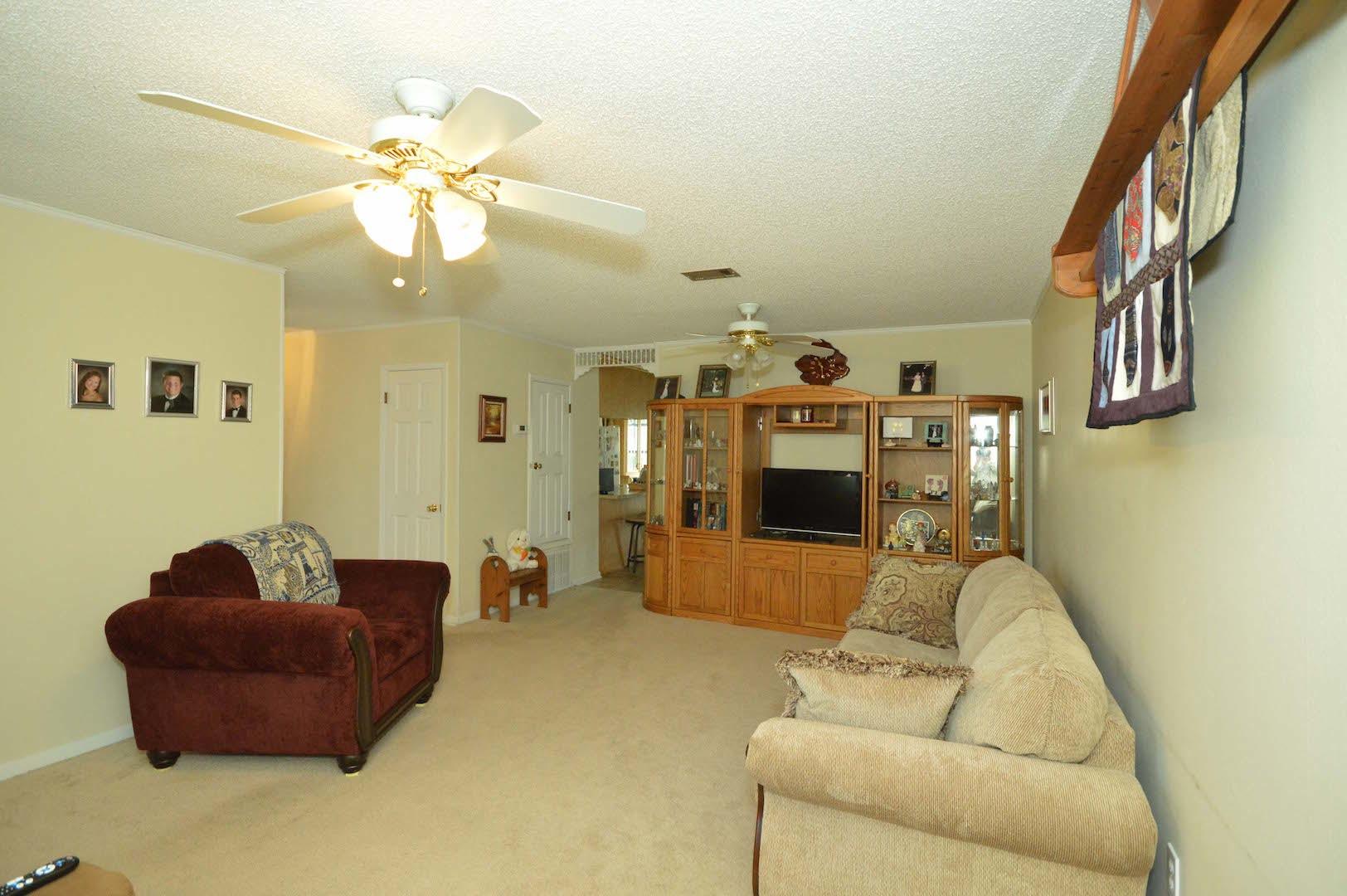 TANGLEWOOD S/D 1ST ADDN Lot 42 Blk A - Residential