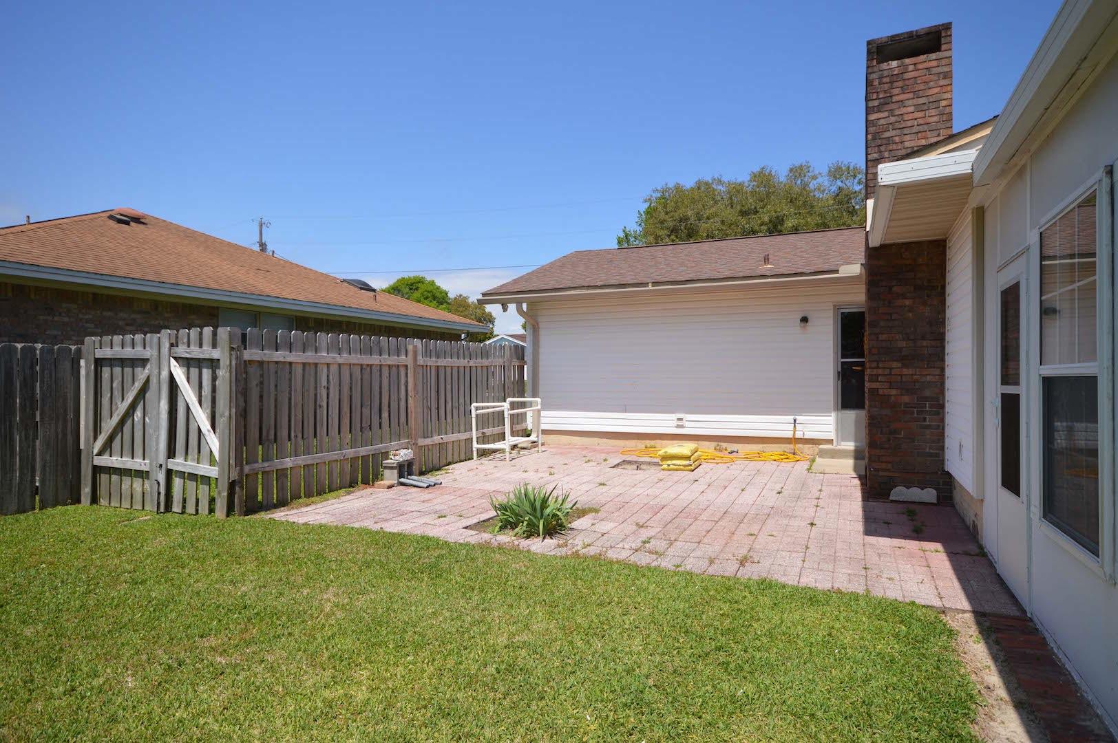 TANGLEWOOD S/D 1ST ADDN Lot 42 Blk A - Residential