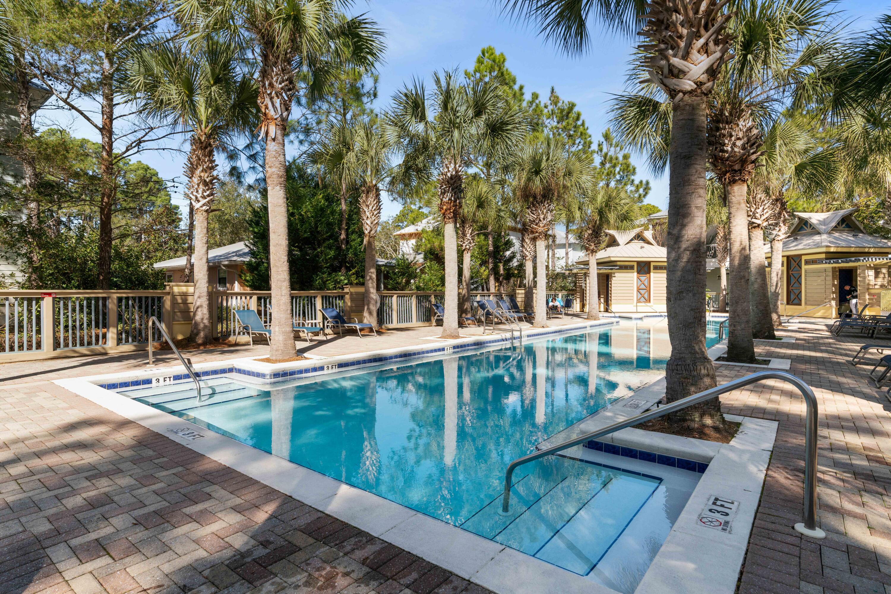 COTTAGES AT EASTERN LAKE - Residential