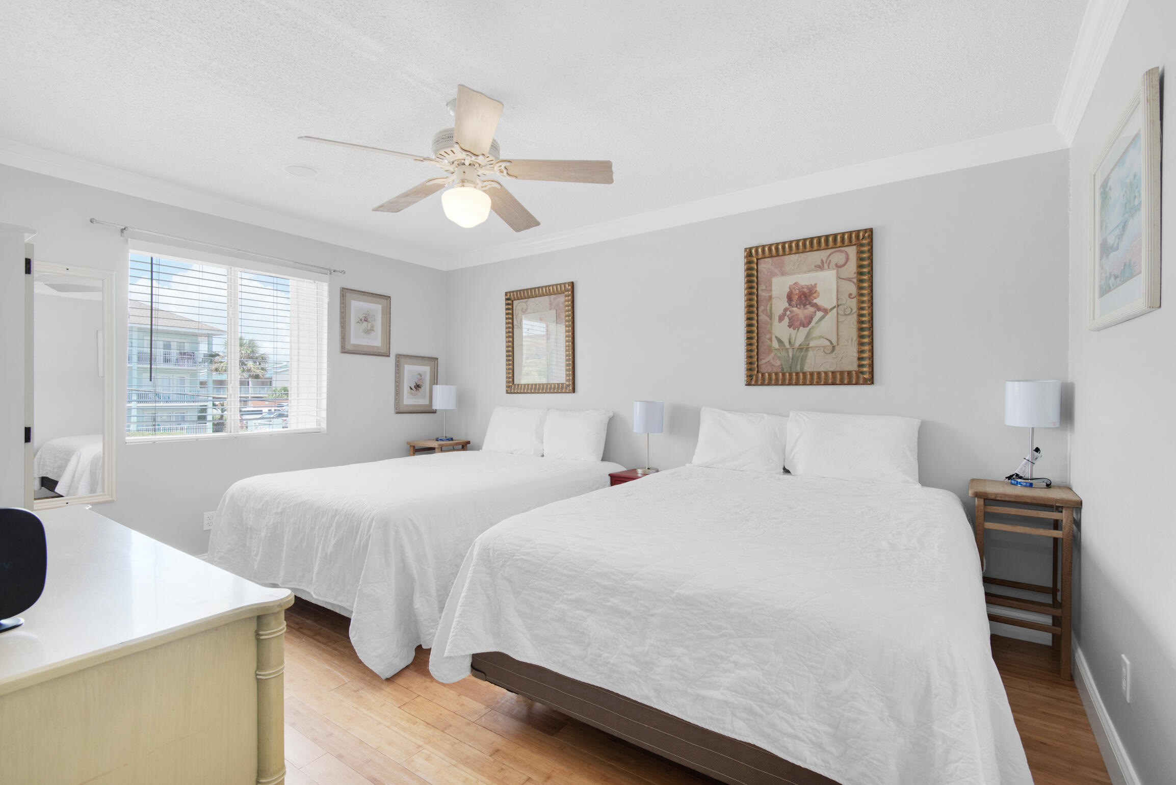 WHITECAPS T/H UNREC - Residential
