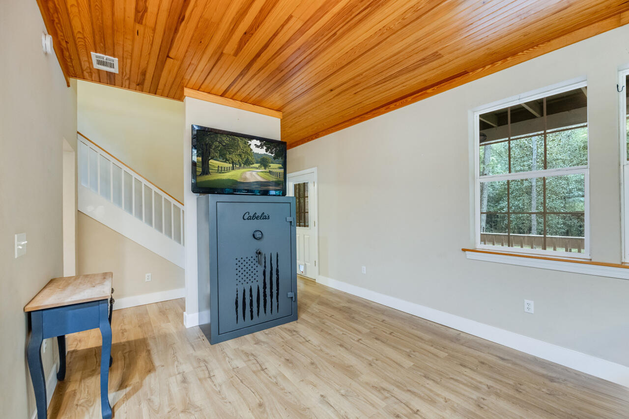 NO RECORDED SUBDIVISION - Residential