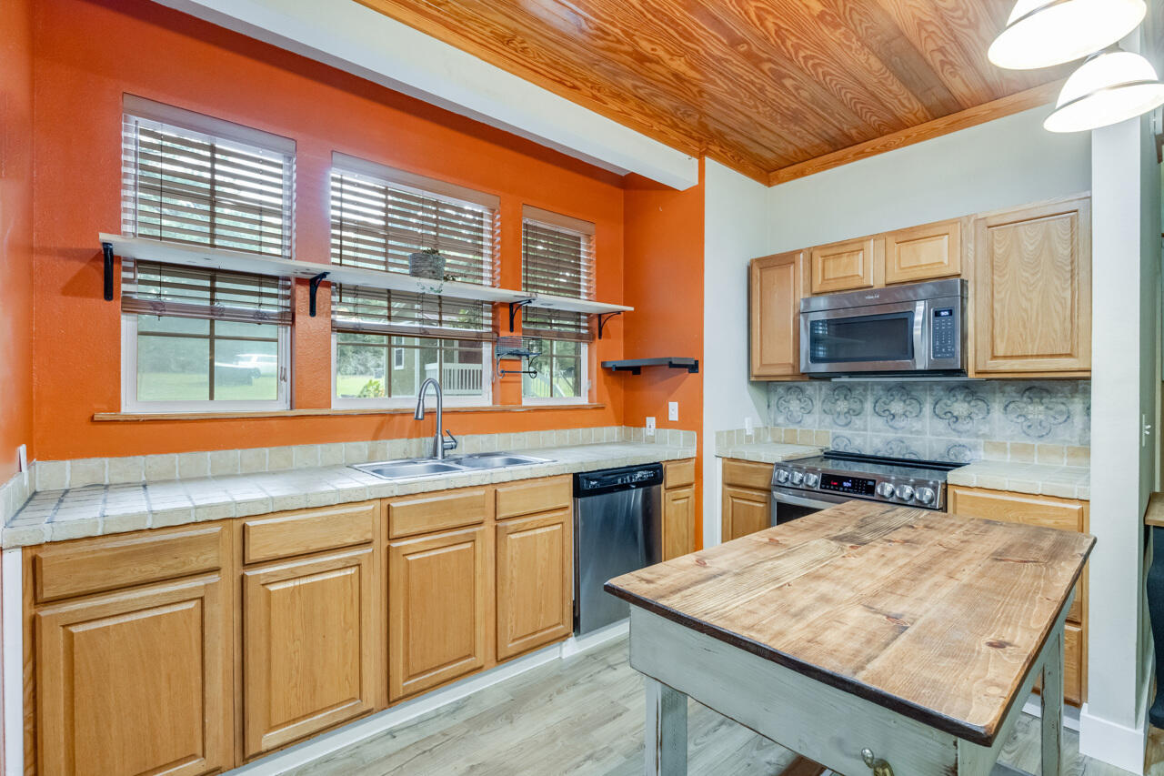 NO RECORDED SUBDIVISION - Residential