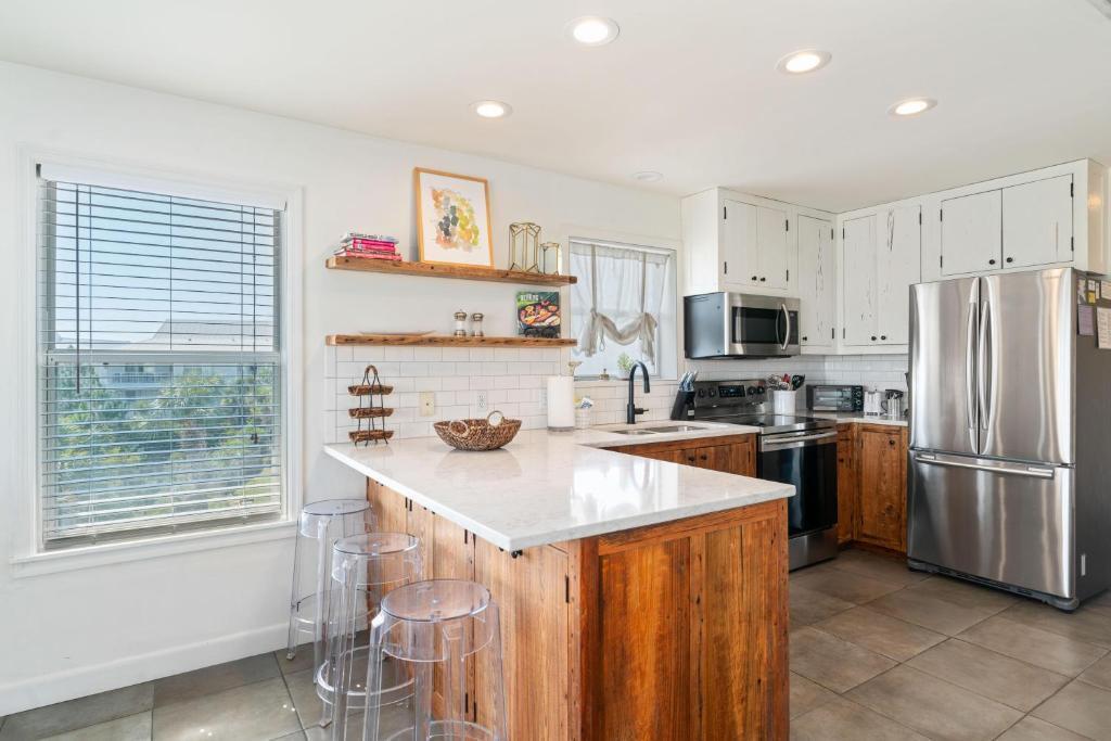 BEACHSIDE VILLAS CONDO - Residential