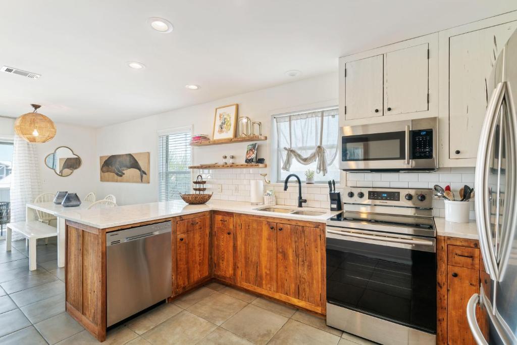 BEACHSIDE VILLAS CONDO - Residential