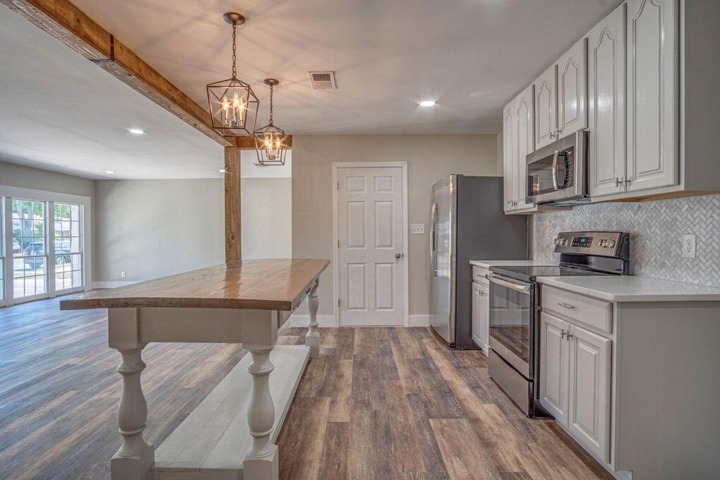 CAROL ANNE MANOR - Residential Lease