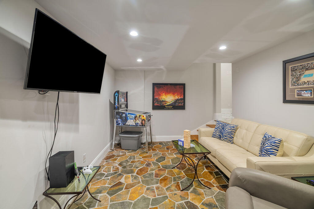 BURNT PINE - Residential
