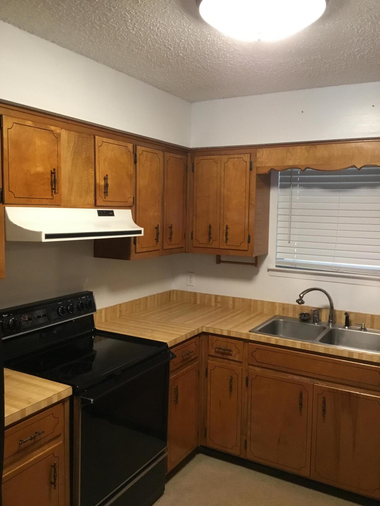 CRESTVIEW (231100.00)Brief Tax Description*JACK KENNEDY 1ST ADD LOTS 9, 10 & 11 BLK 6 - Residential