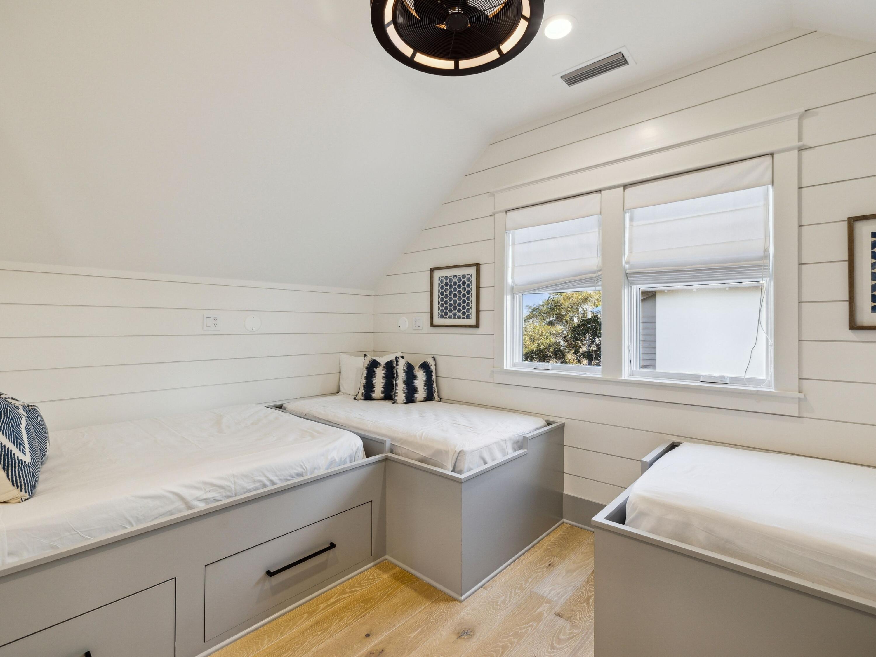 SEAGROVE 3RD ADDN - Residential