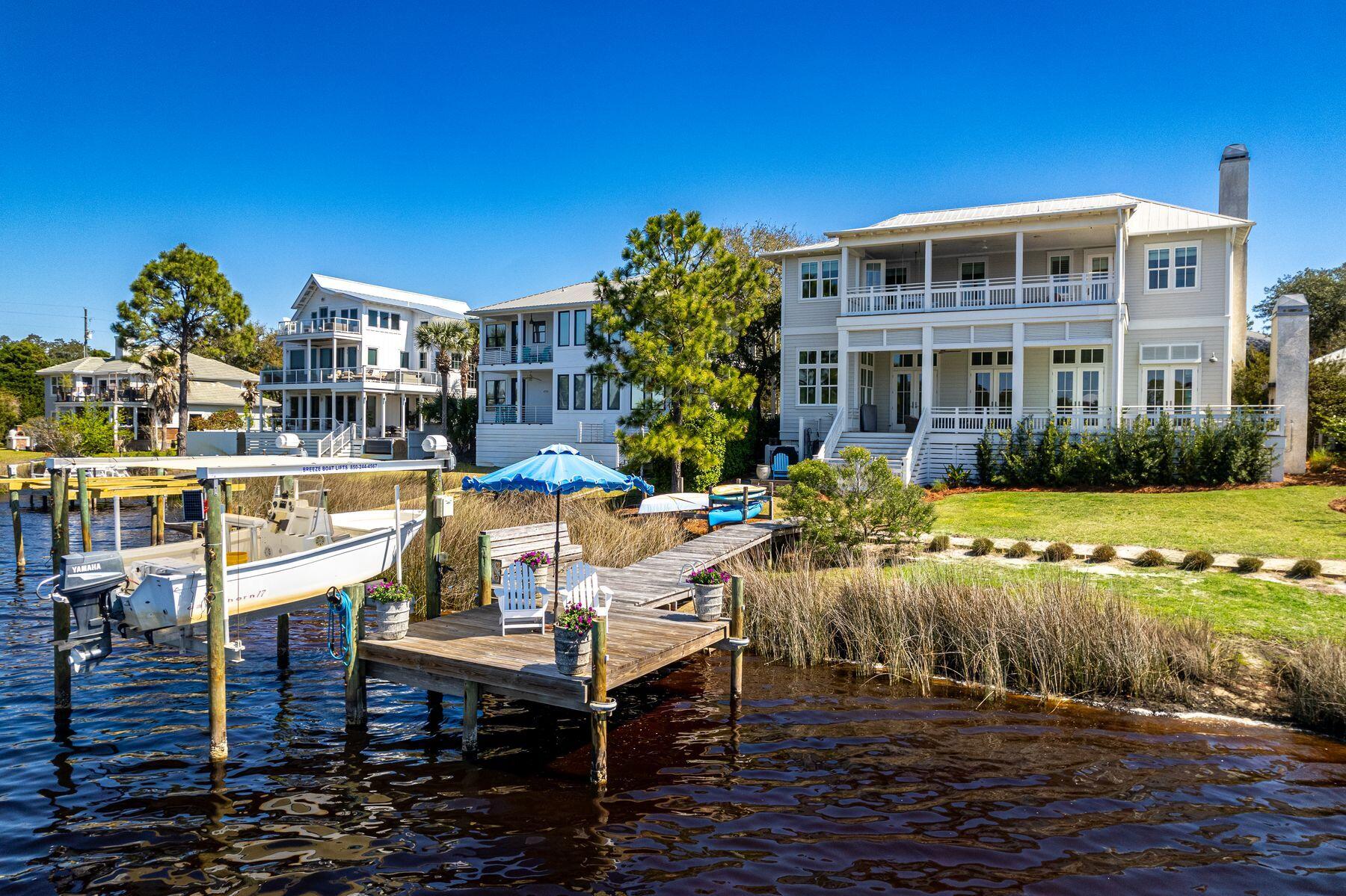 LAKEWOOD POINTE ESTATES - Residential