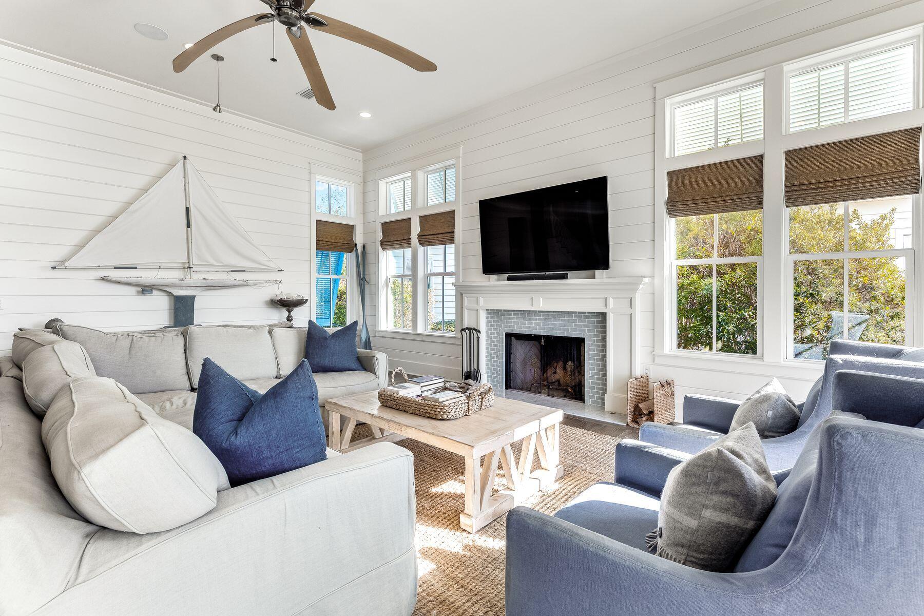 LAKEWOOD POINTE ESTATES - Residential