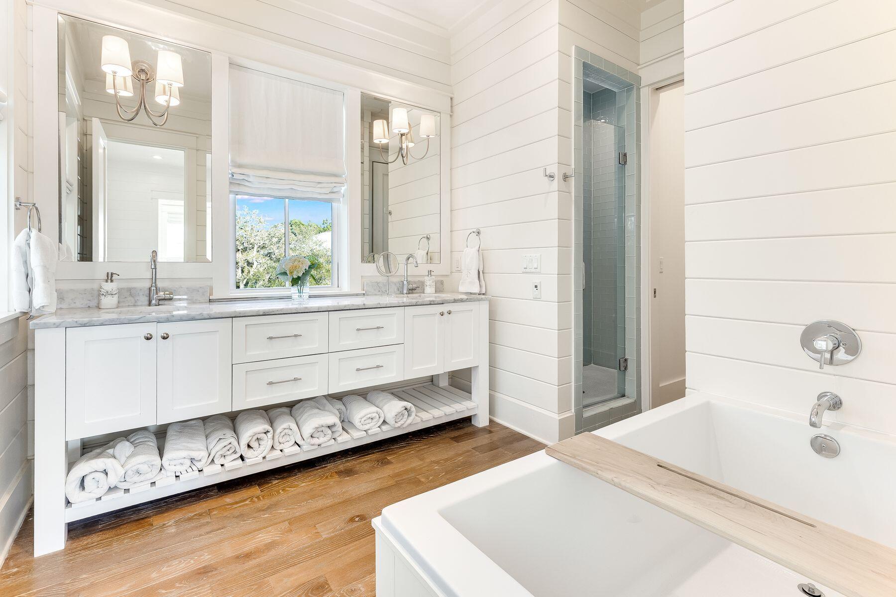 LAKEWOOD POINTE ESTATES - Residential
