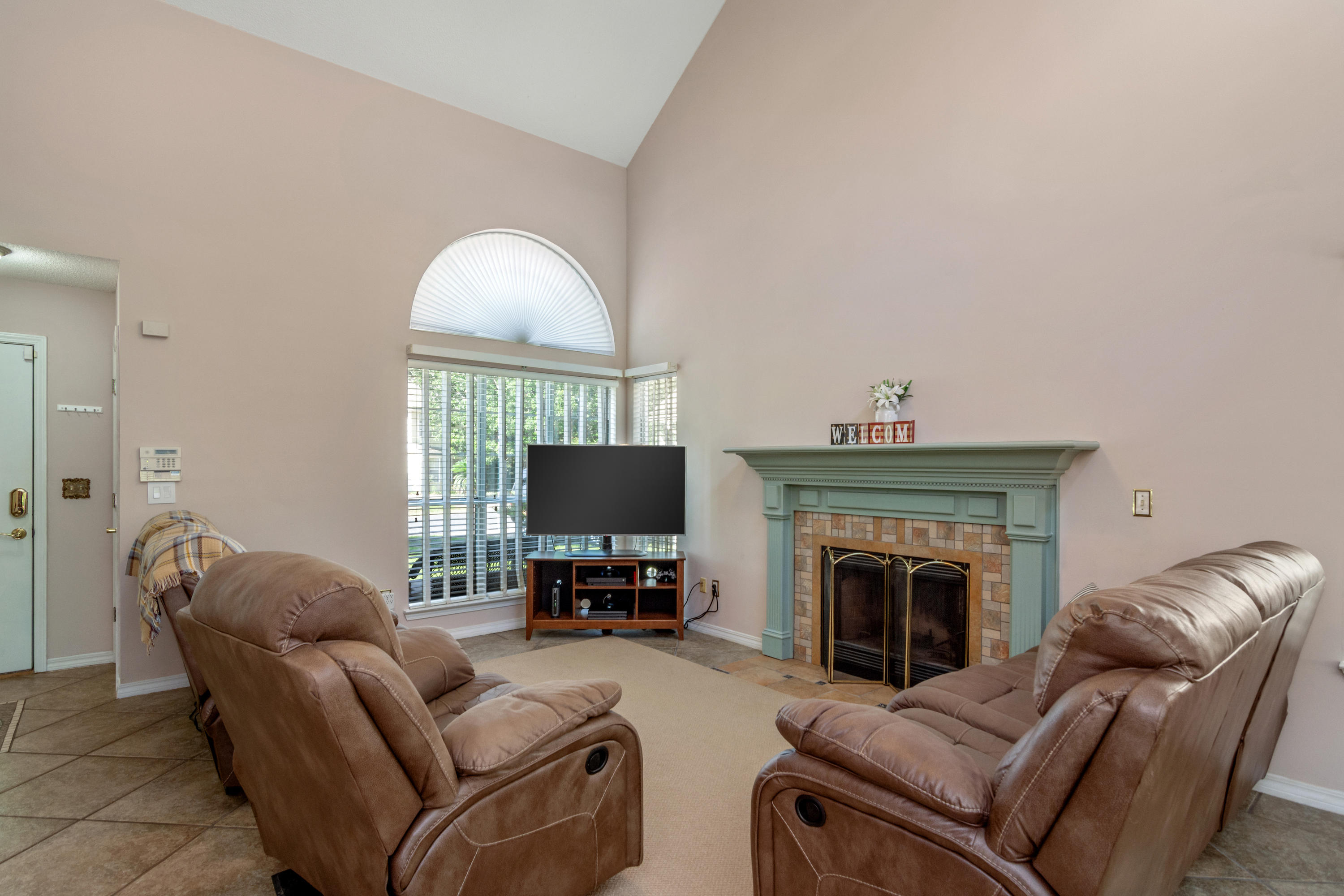 LAKE CHARLESTON - Residential