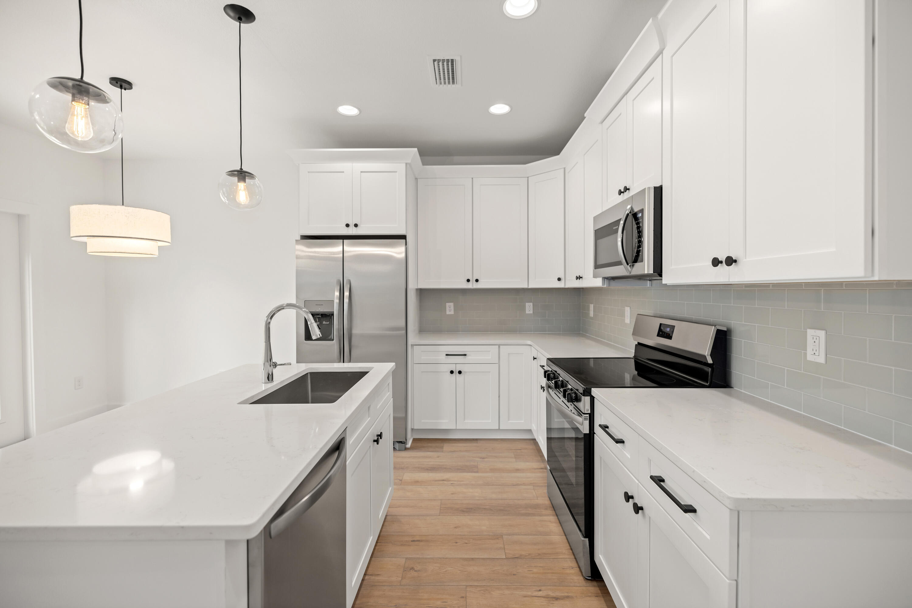 BAY BREEZE T/H - Residential