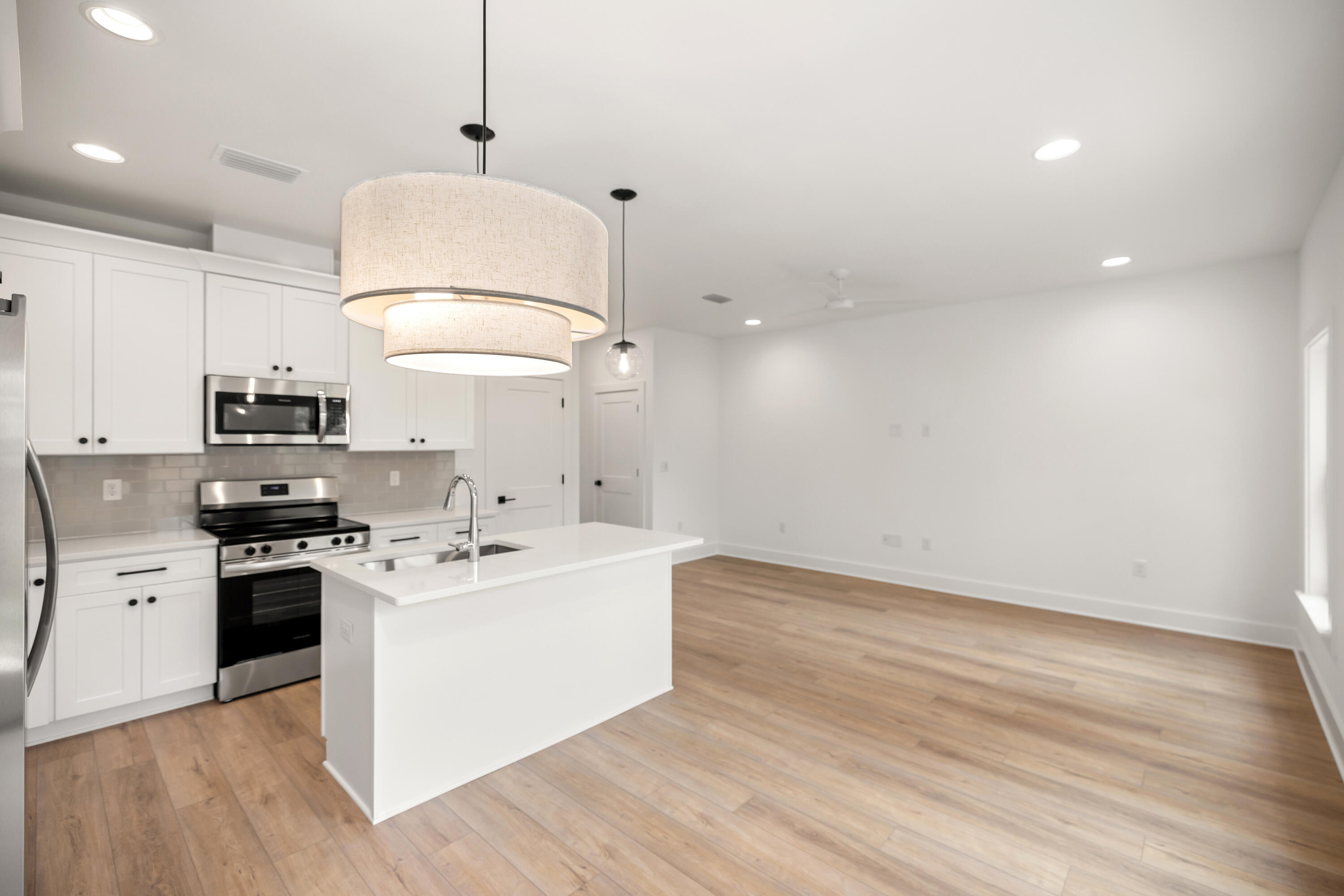 BAY BREEZE T/H - Residential