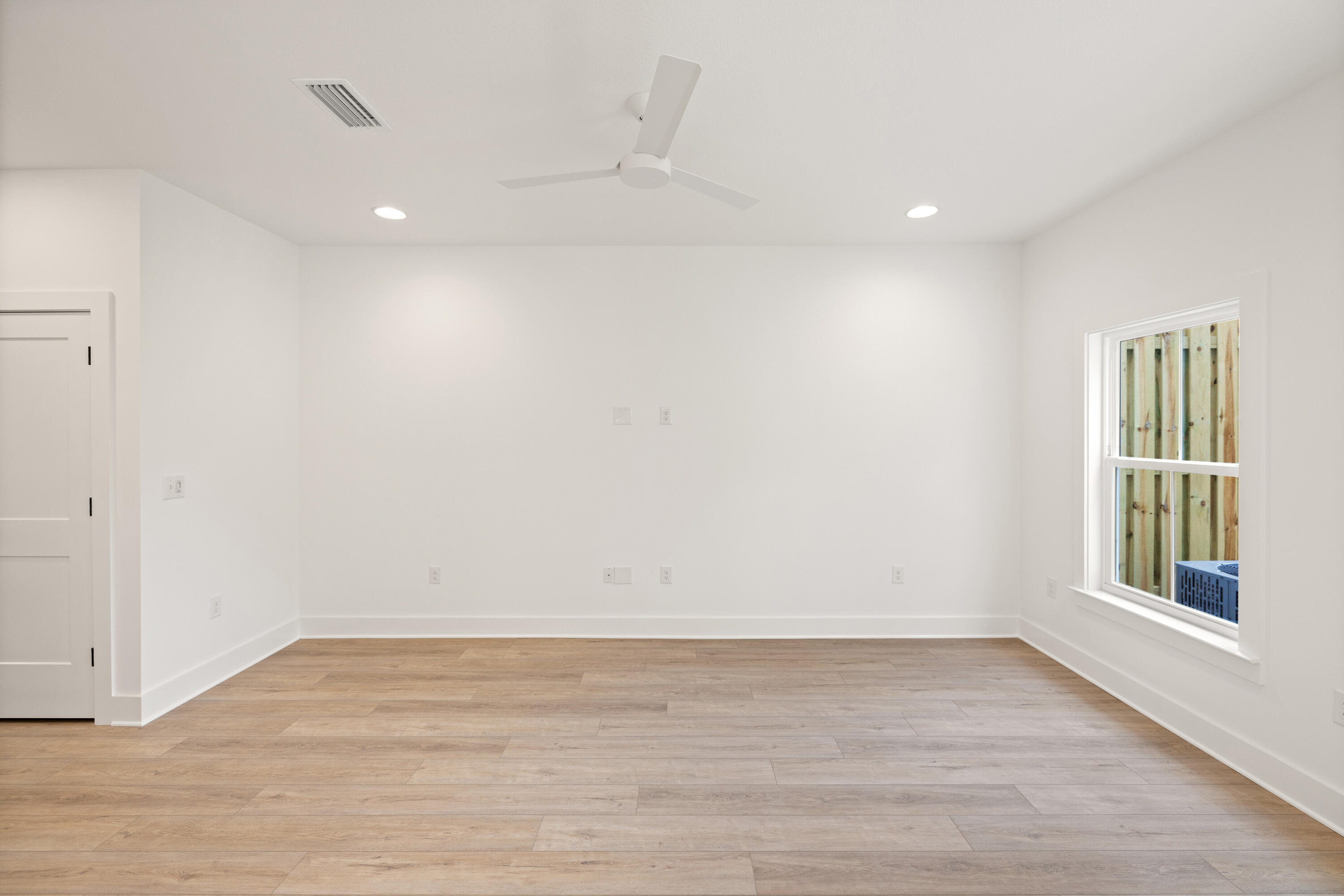 BAY BREEZE T/H - Residential