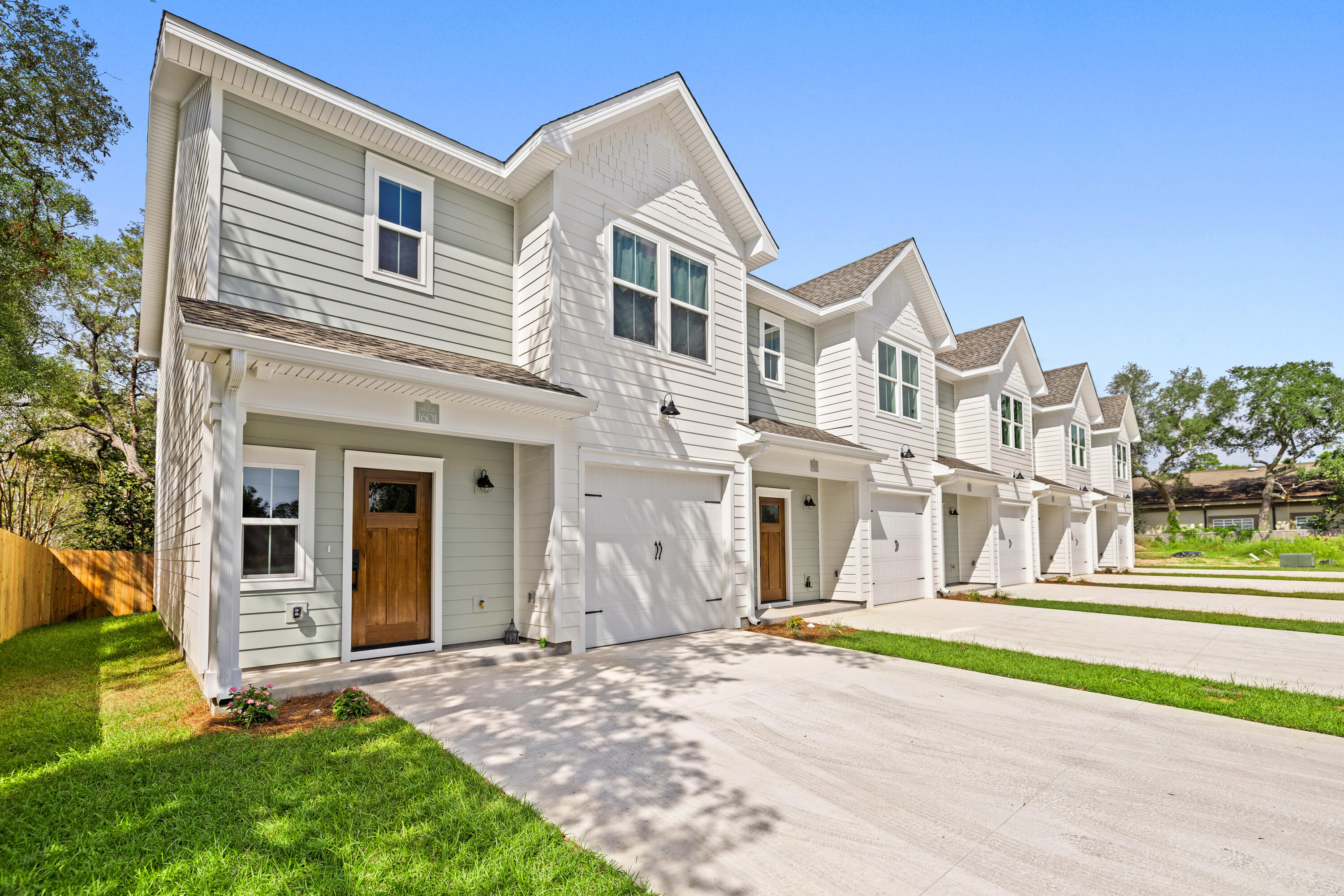 BAY BREEZE T/H - Residential