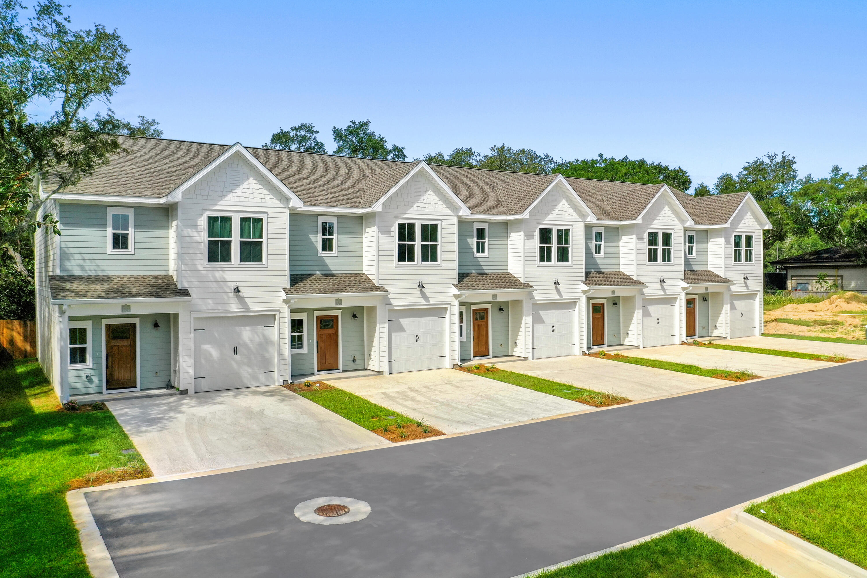 BAY BREEZE T/H - Residential