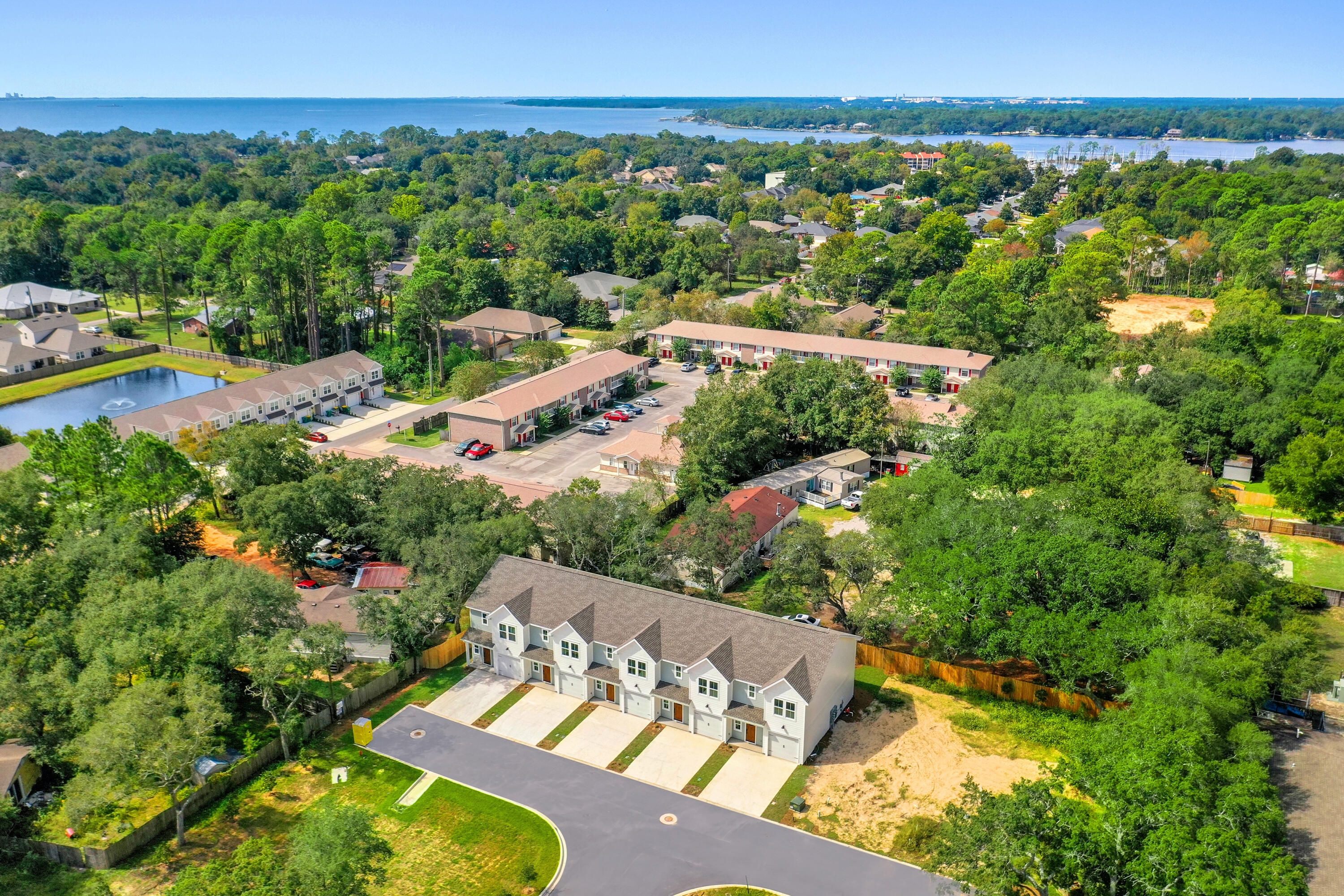 BAY BREEZE T/H - Residential