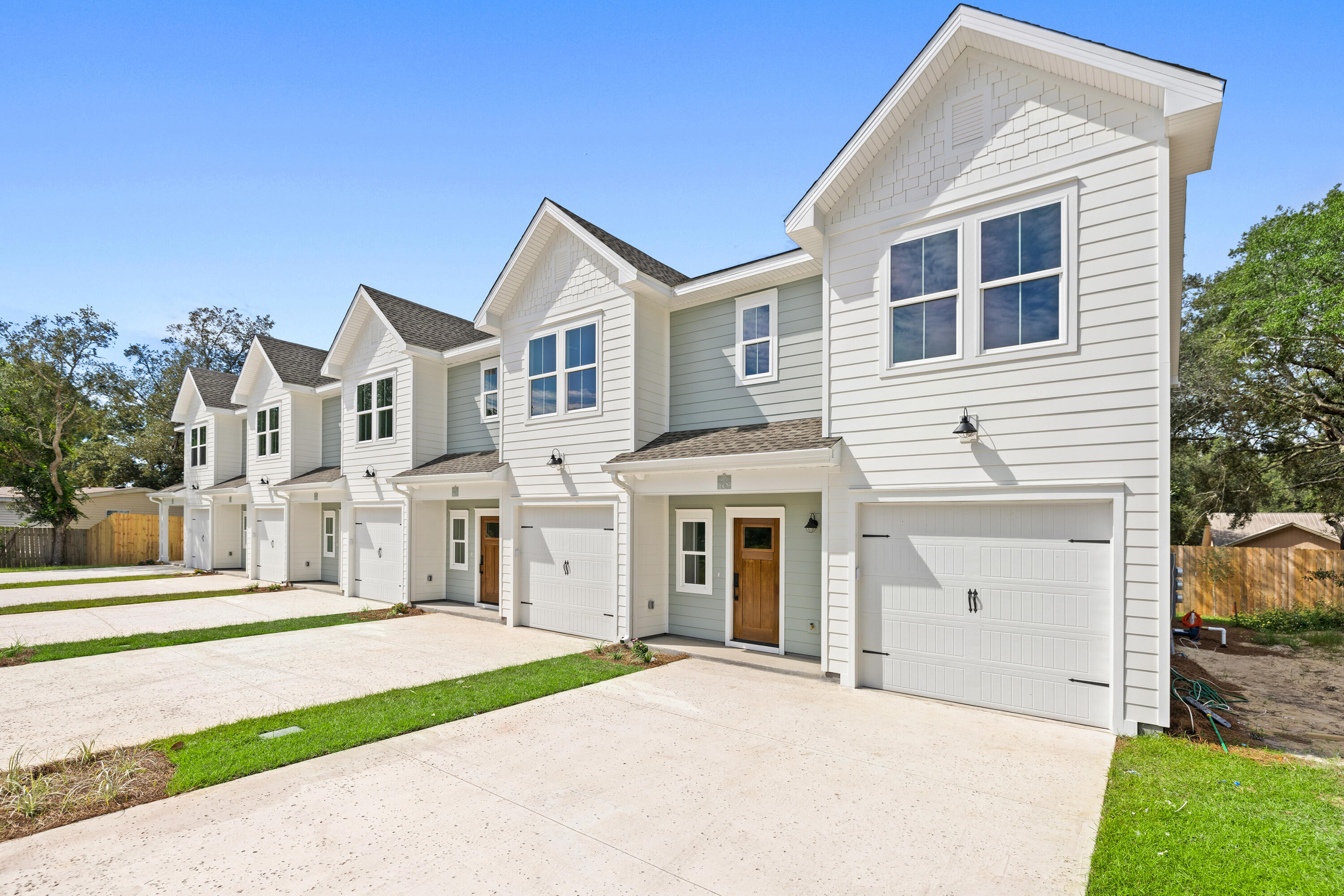 BAY BREEZE T/H - Residential