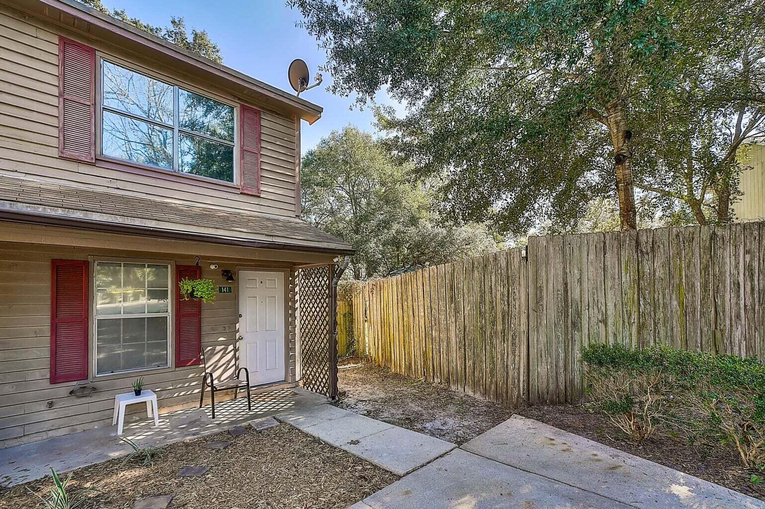 Well maintained end unit townhome in a cul-de-sac! Located just minutes from the beach and downtown Fort Walton. Roof 2019, 2015 Outdoor HVAC Unit, 2013 Hot Water Heater. Large dine in kitchen and plenty of space for pets to play in the fenced in backyard. Tile in the kitchen with carpet in living room and newer carper upstairs. This would make a great investment or a home.