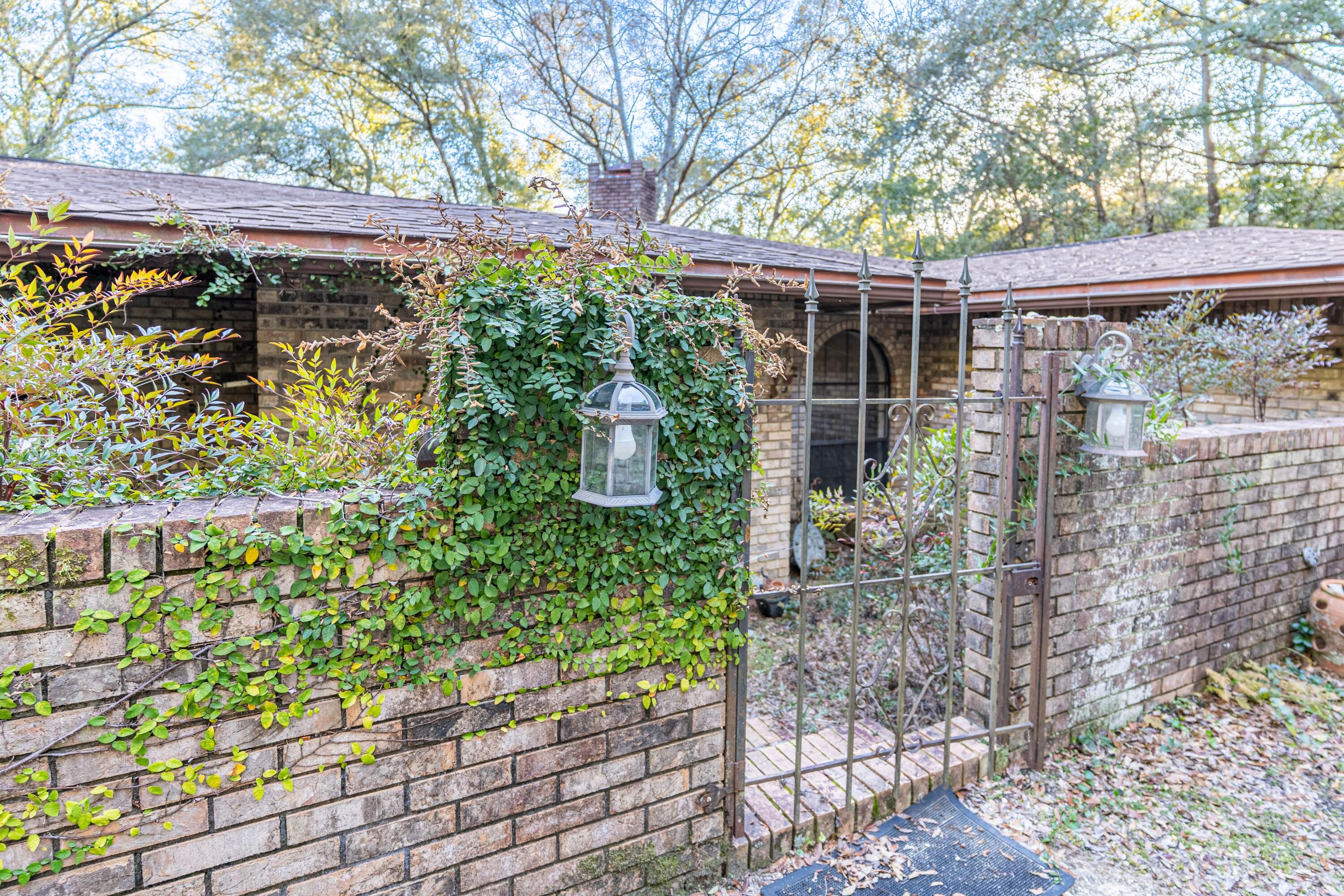 NO RECORDED SUBDIVISION - Residential