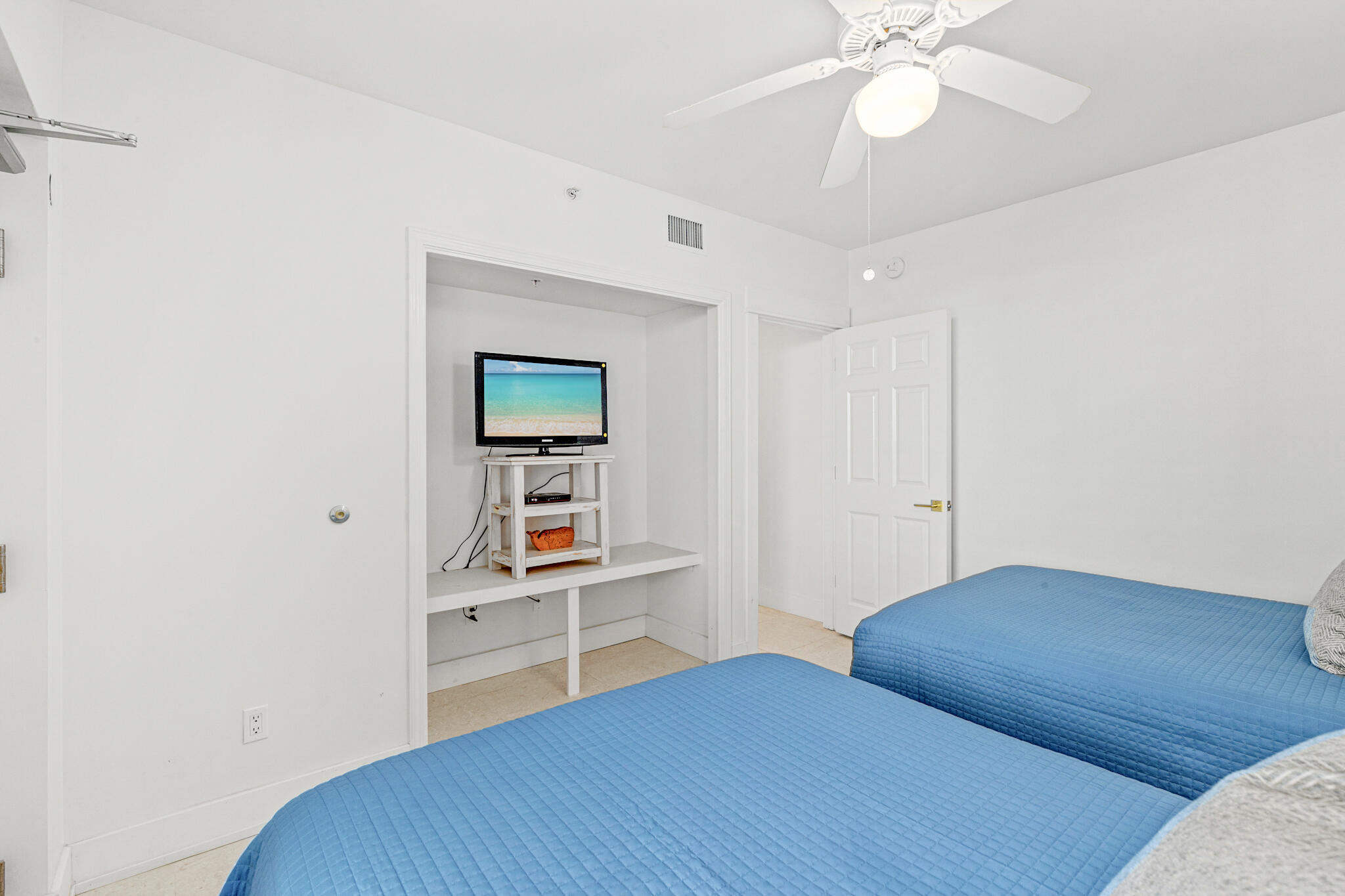 ST. MAARTEN AT SILVER SHELLS - Residential