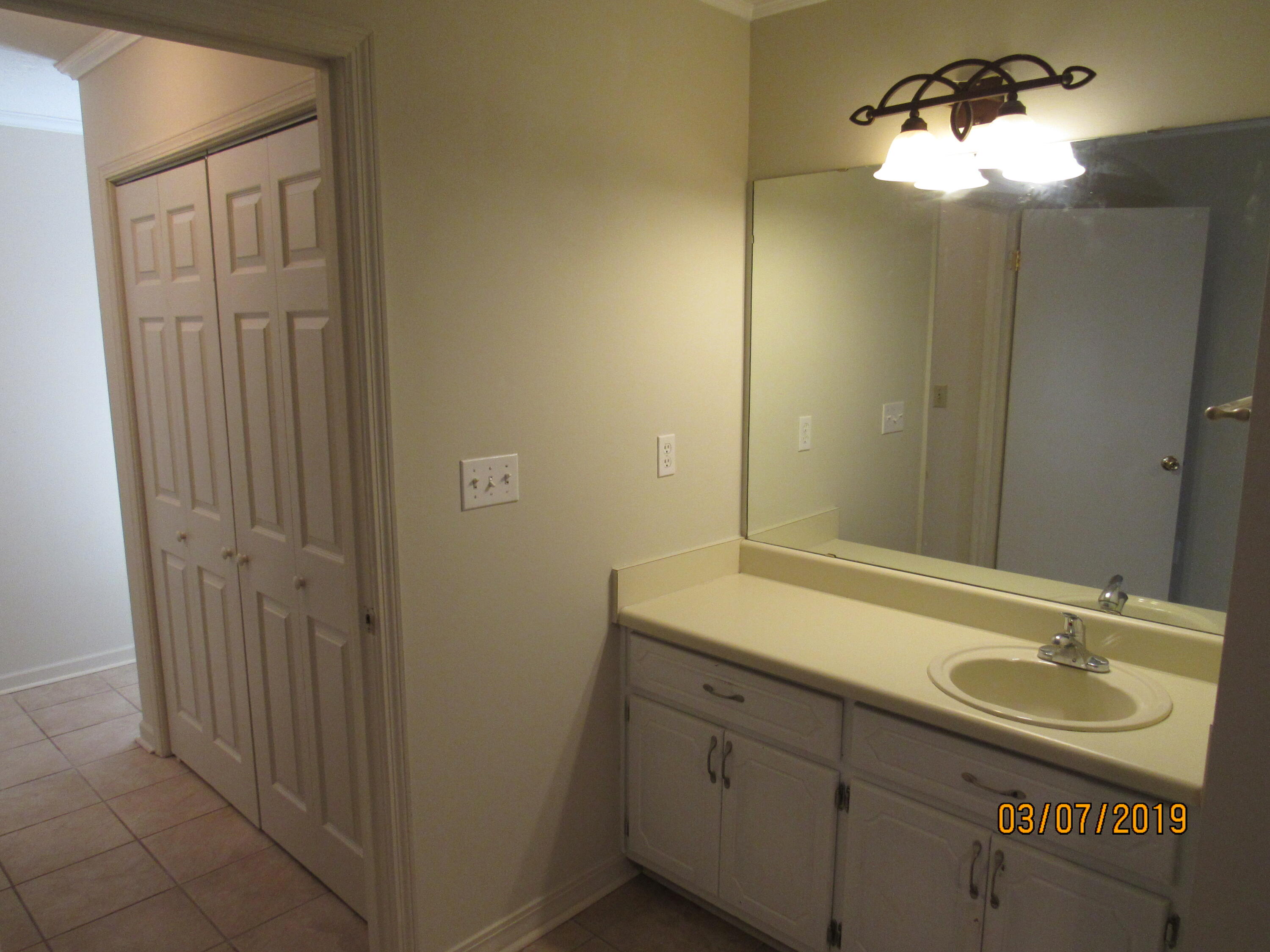 SHOAL CREEK MANOR WEST - Residential Lease