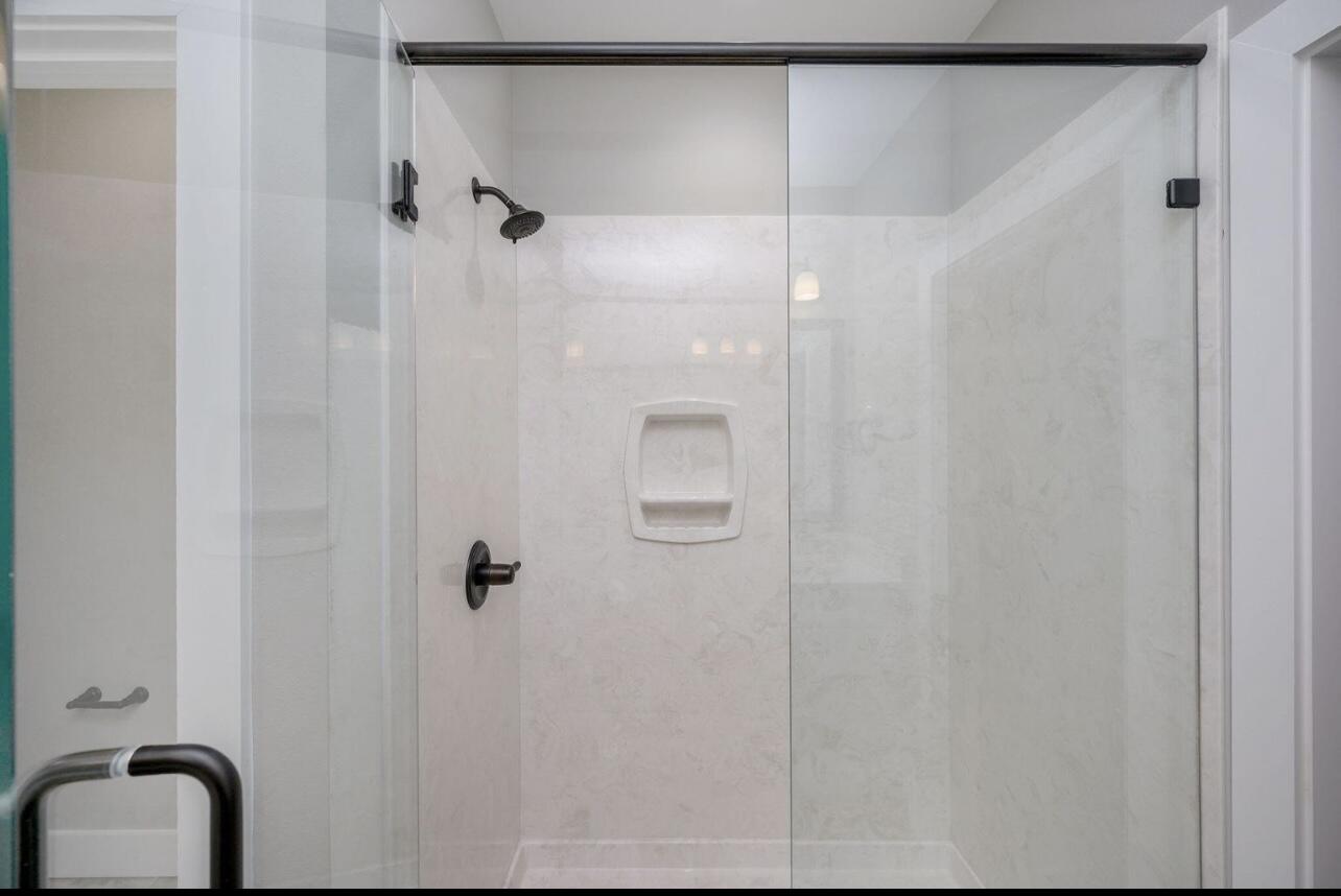 VALPARAISO PLAT 06 - Residential Lease