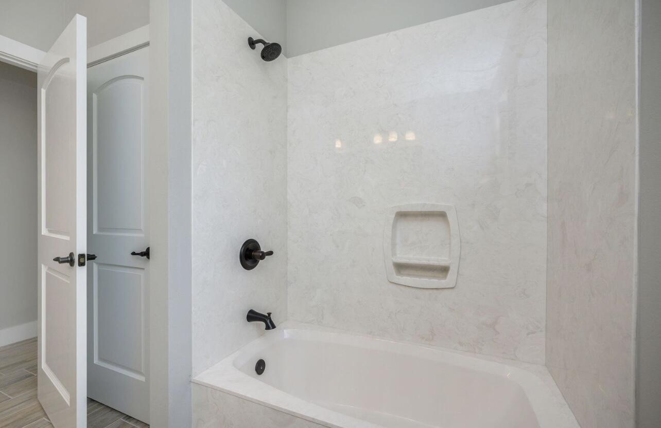 VALPARAISO PLAT 06 - Residential Lease