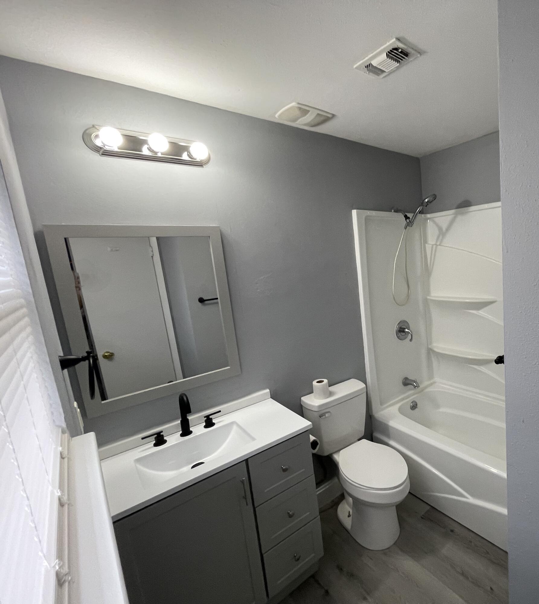 PALM ESTATES UNIT 3 - Residential Lease