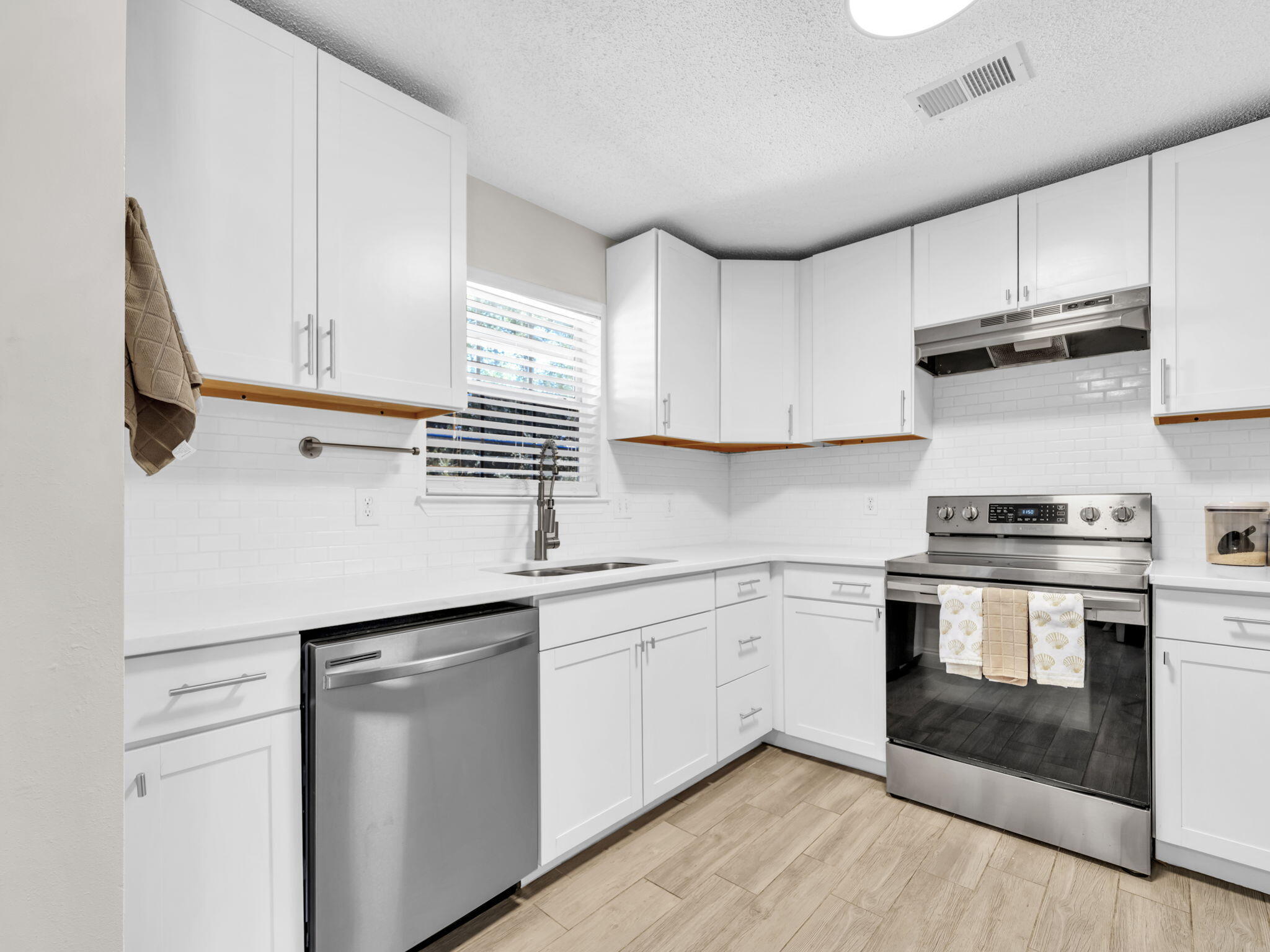 VICTORIA PK/QUAIL RN - Residential Lease