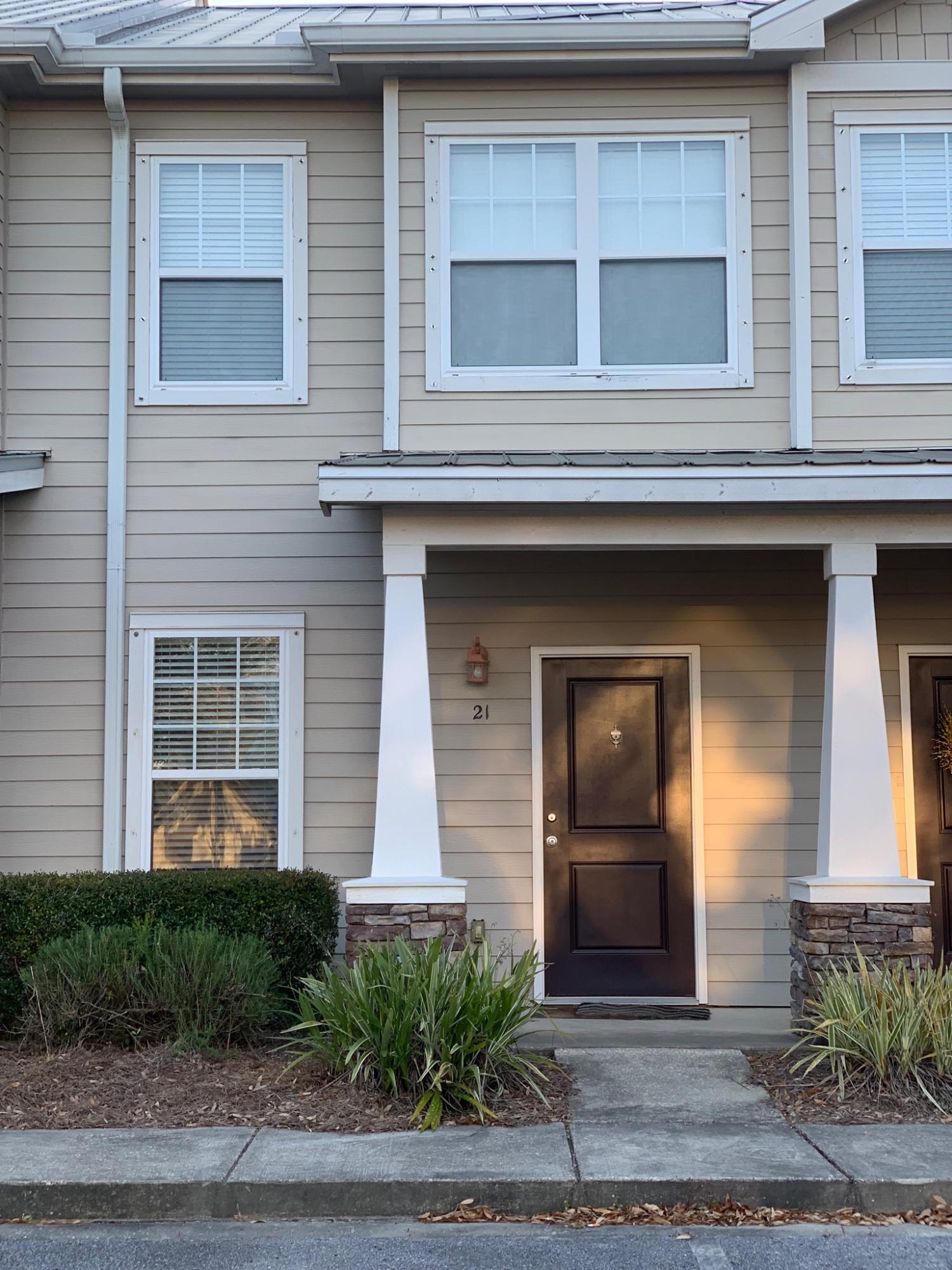 Beautifully updated 2 bedroom 2 and 1/2 bath townhouse for rent in the Verandas at Freeport. Featuring open living, kitchen features granite counter tops, New Wood plank tile on the first floor and bathrooms, newer carpet upstairs. This floor plan is set up with two master suites. Gorgeous Sunset views from the covered back porch. Beautiful Community pool. Located in close proximity to Freeport Schools. Pets on approval, restrictions apply.