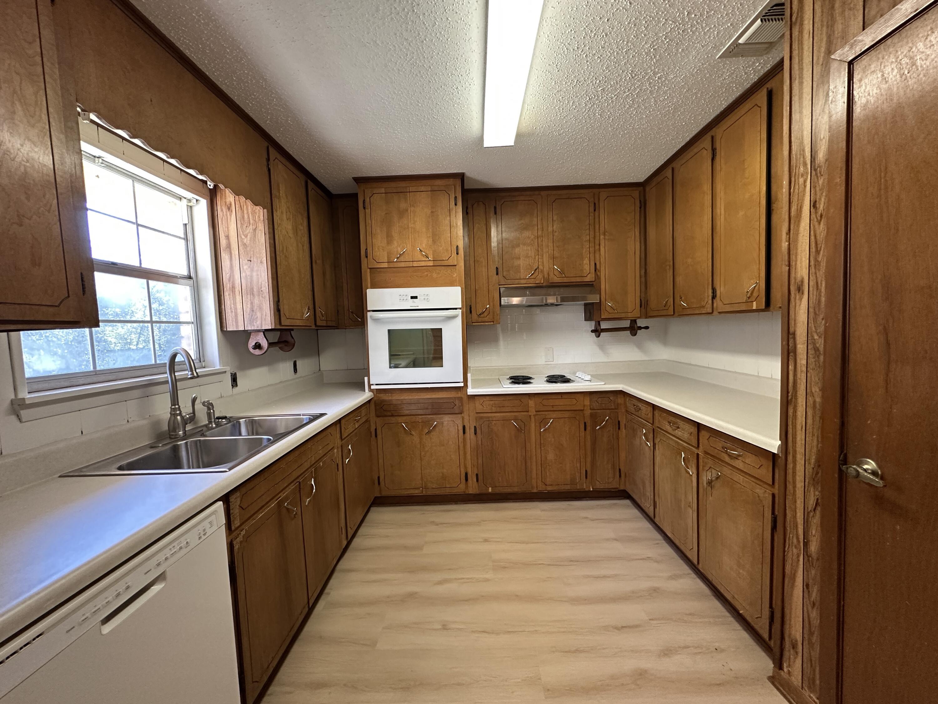 CRESTVIEW - Residential Lease