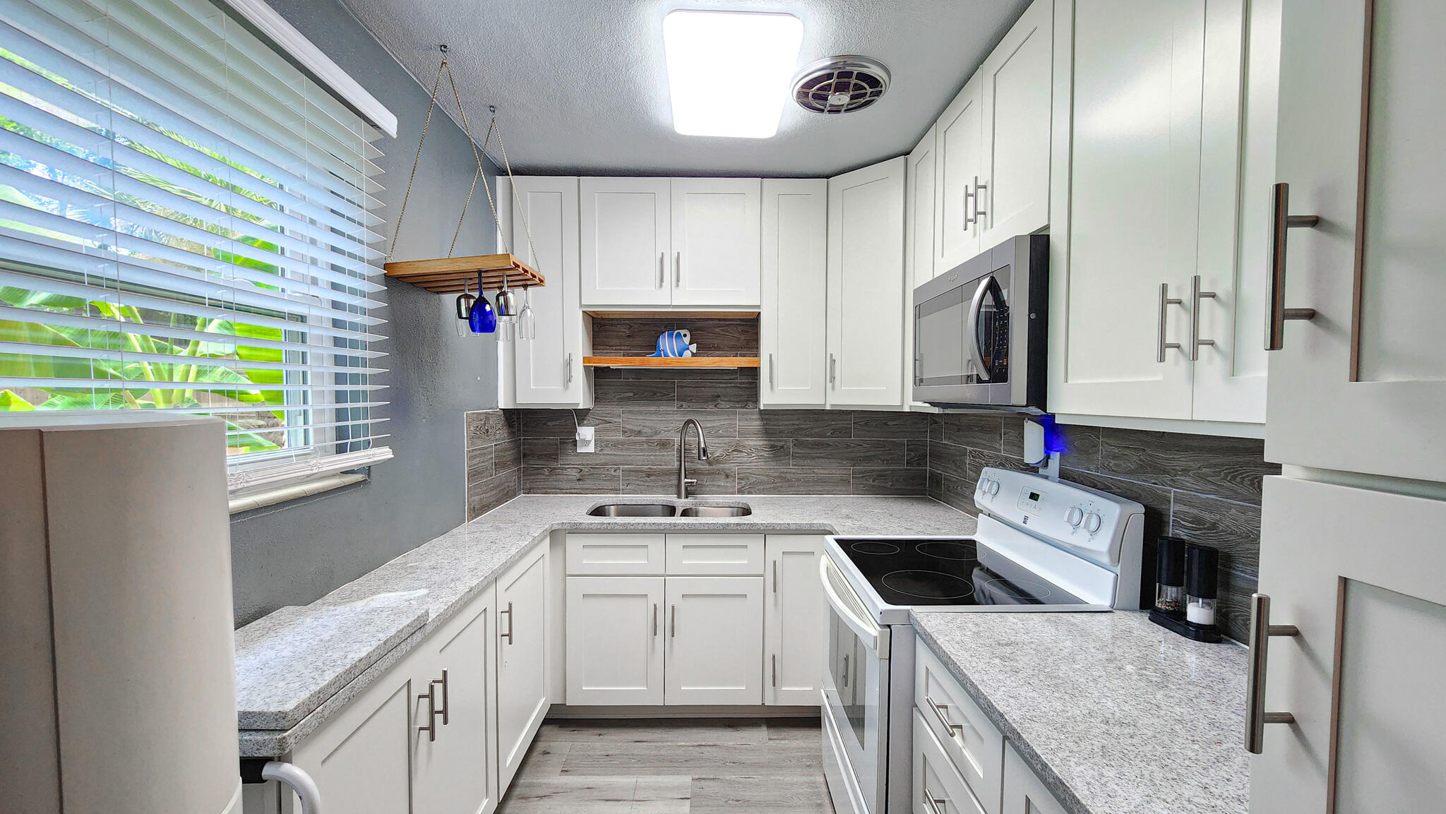 ELLIOTTS POINT 7TH ADDN - Residential
