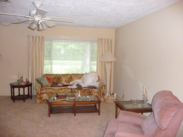 GREY MOSS POINT S/D LOT 6 BLK 6 - Residential