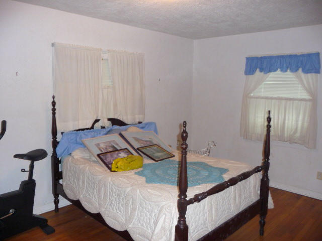 GREY MOSS POINT S/D LOT 6 BLK 6 - Residential