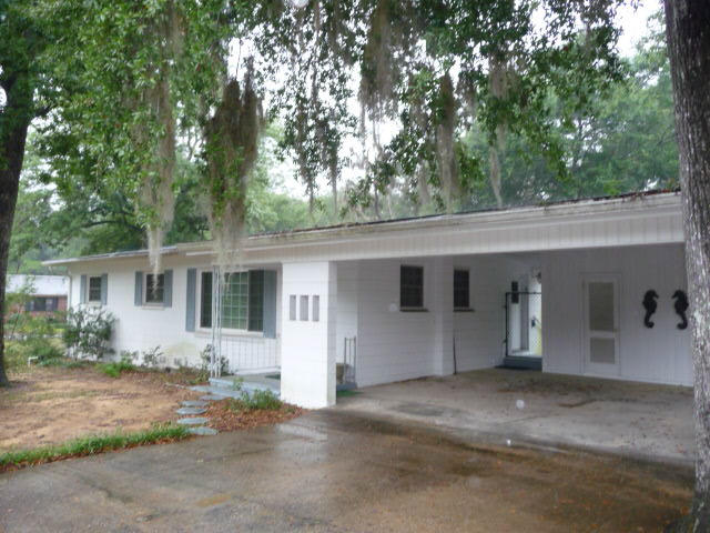 GREY MOSS POINT S/D LOT 6 BLK 6 - Residential