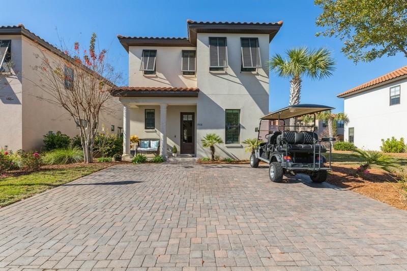 VILLA LAGO - Residential