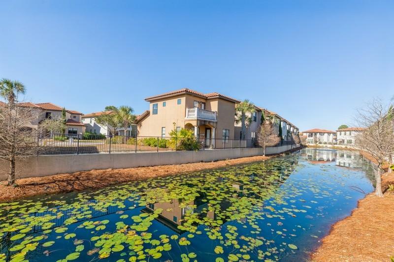 VILLA LAGO - Residential