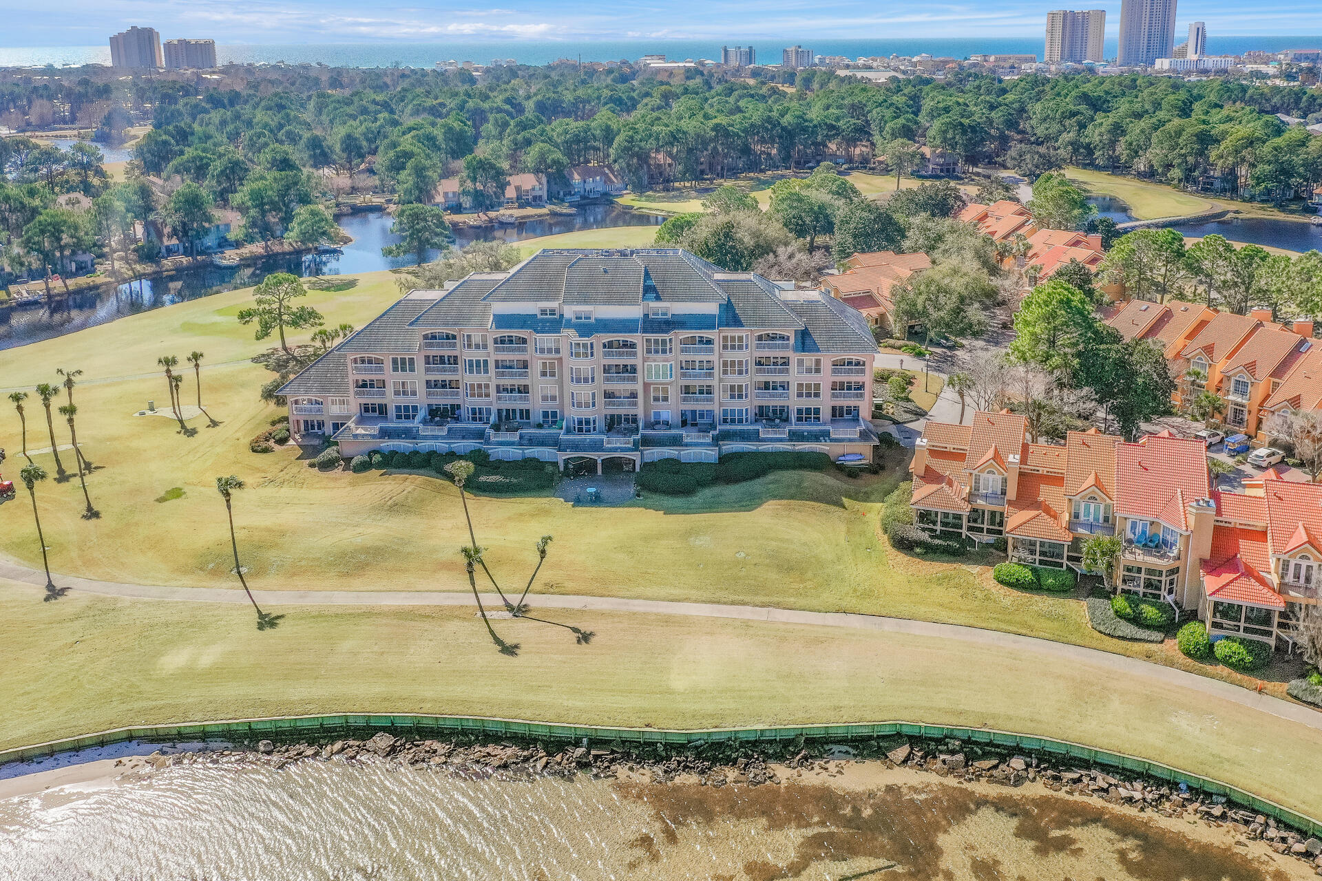 PLAYERS CLUB ON THE BAY at Sandestin - Residential