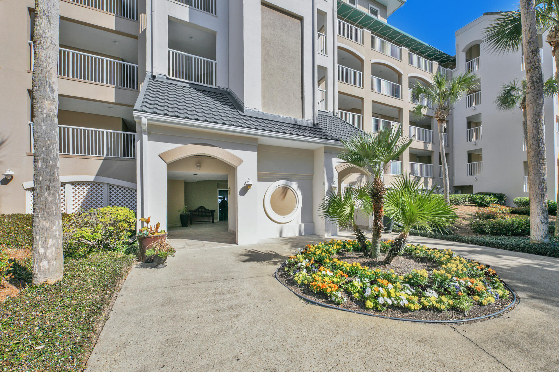 PLAYERS CLUB ON THE BAY at Sandestin - Residential