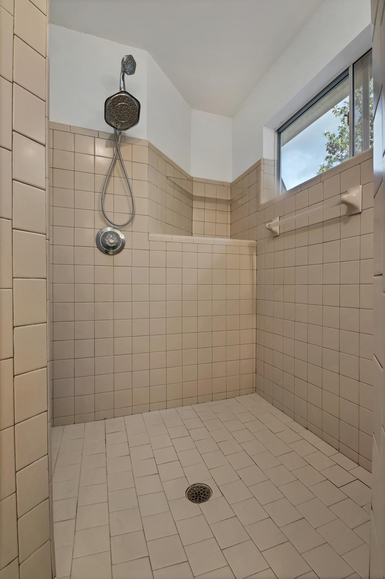 PARKWOOD ESTATES PH 2 BLUEWATER BAY - Residential