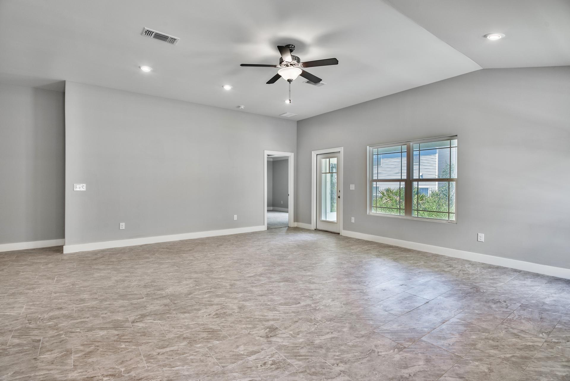 CRESCENT SHORES - Residential